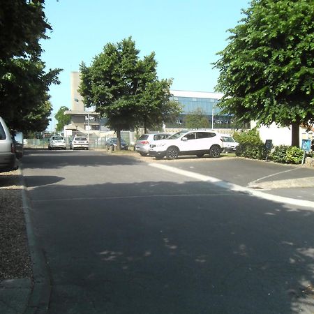Hotel L'Amandier Nanterre Esterno foto