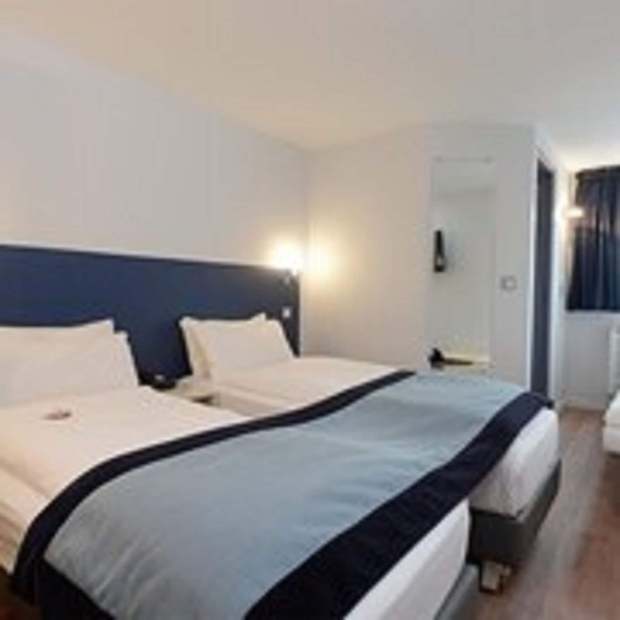 Hotel L'Amandier Nanterre Esterno foto