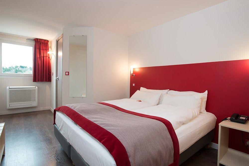 Hotel L'Amandier Nanterre Esterno foto