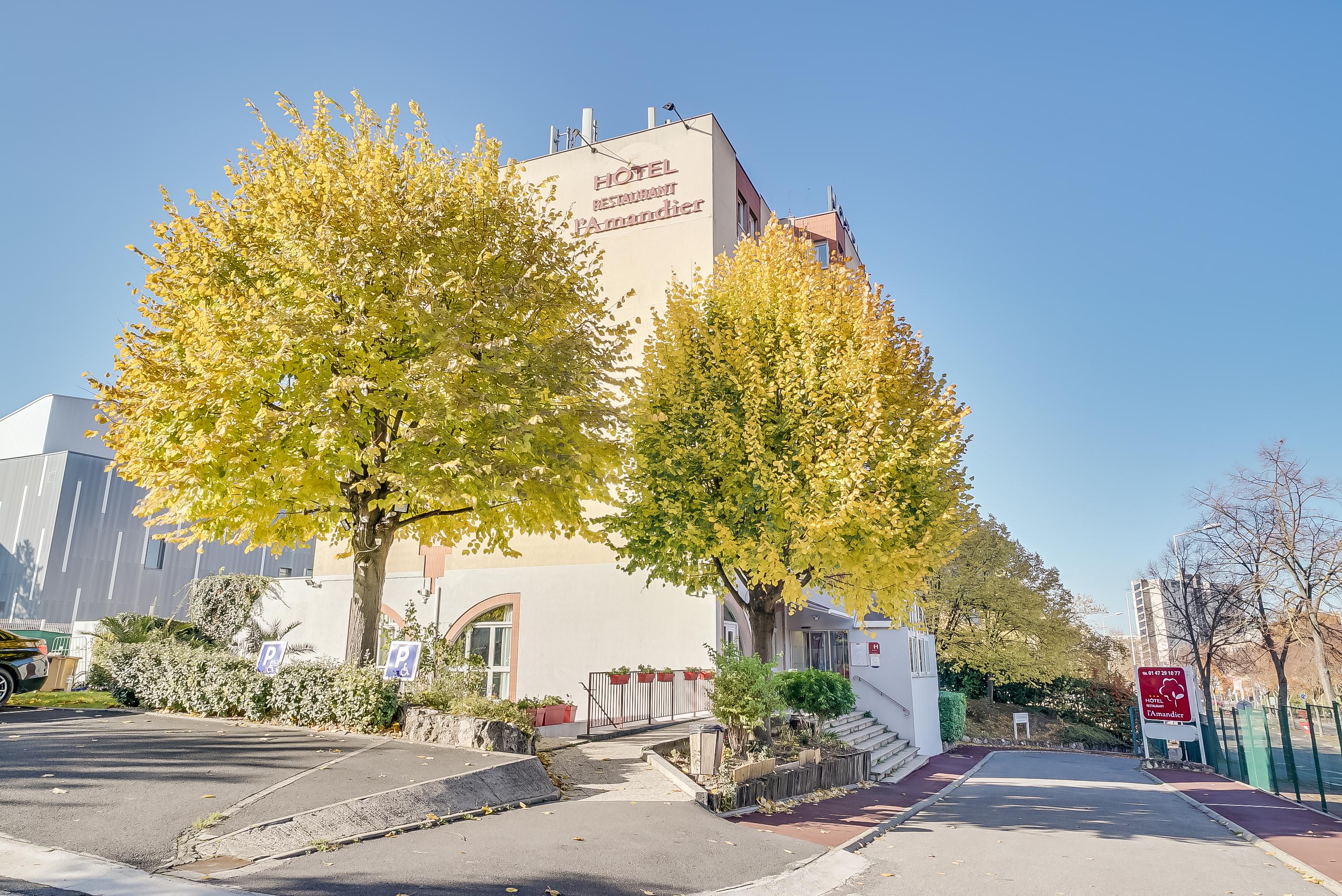 Hotel L'Amandier Nanterre Esterno foto