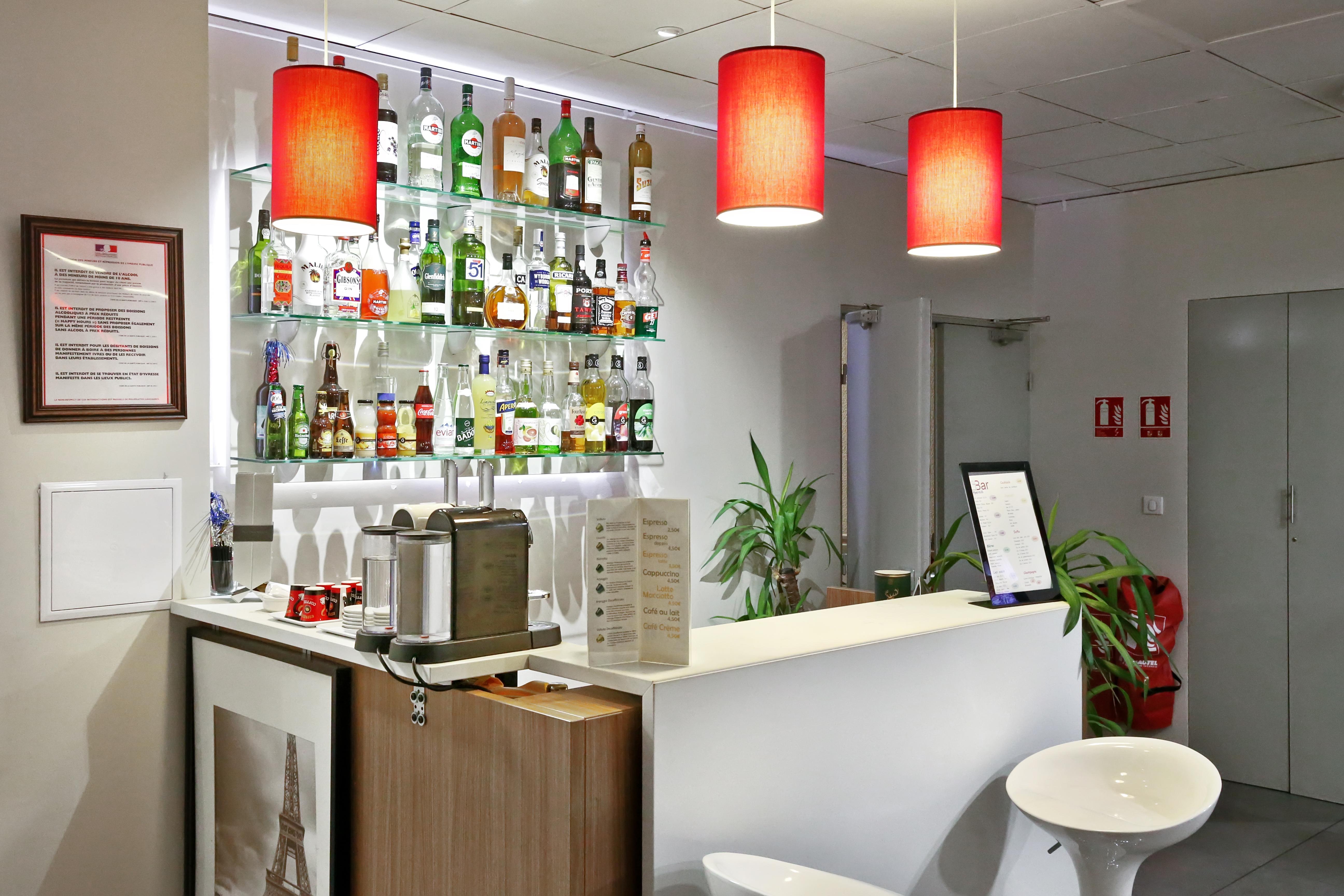 Hotel L'Amandier Nanterre Esterno foto