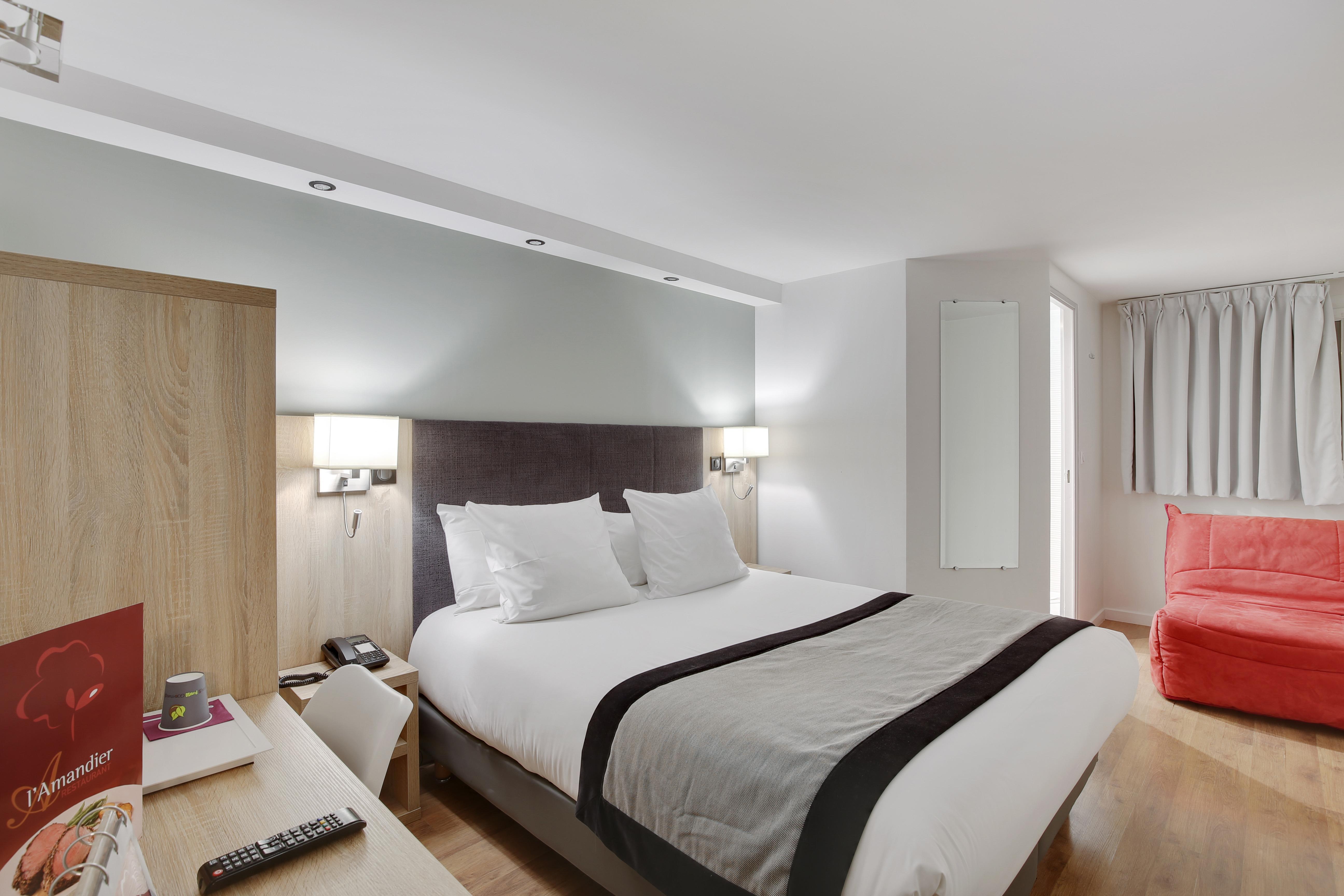 Hotel L'Amandier Nanterre Esterno foto