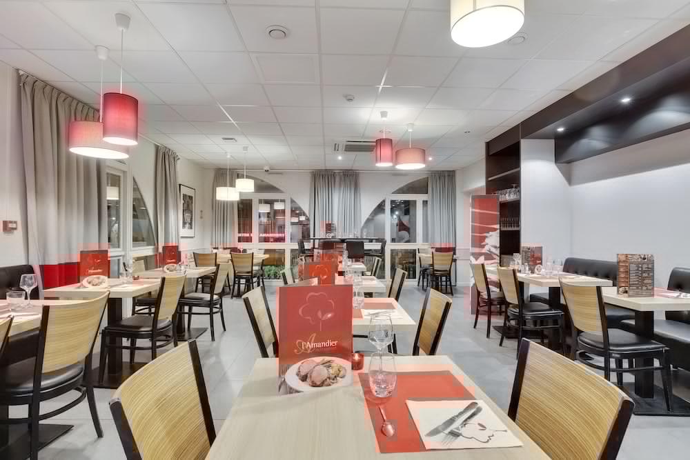 Hotel L'Amandier Nanterre Esterno foto