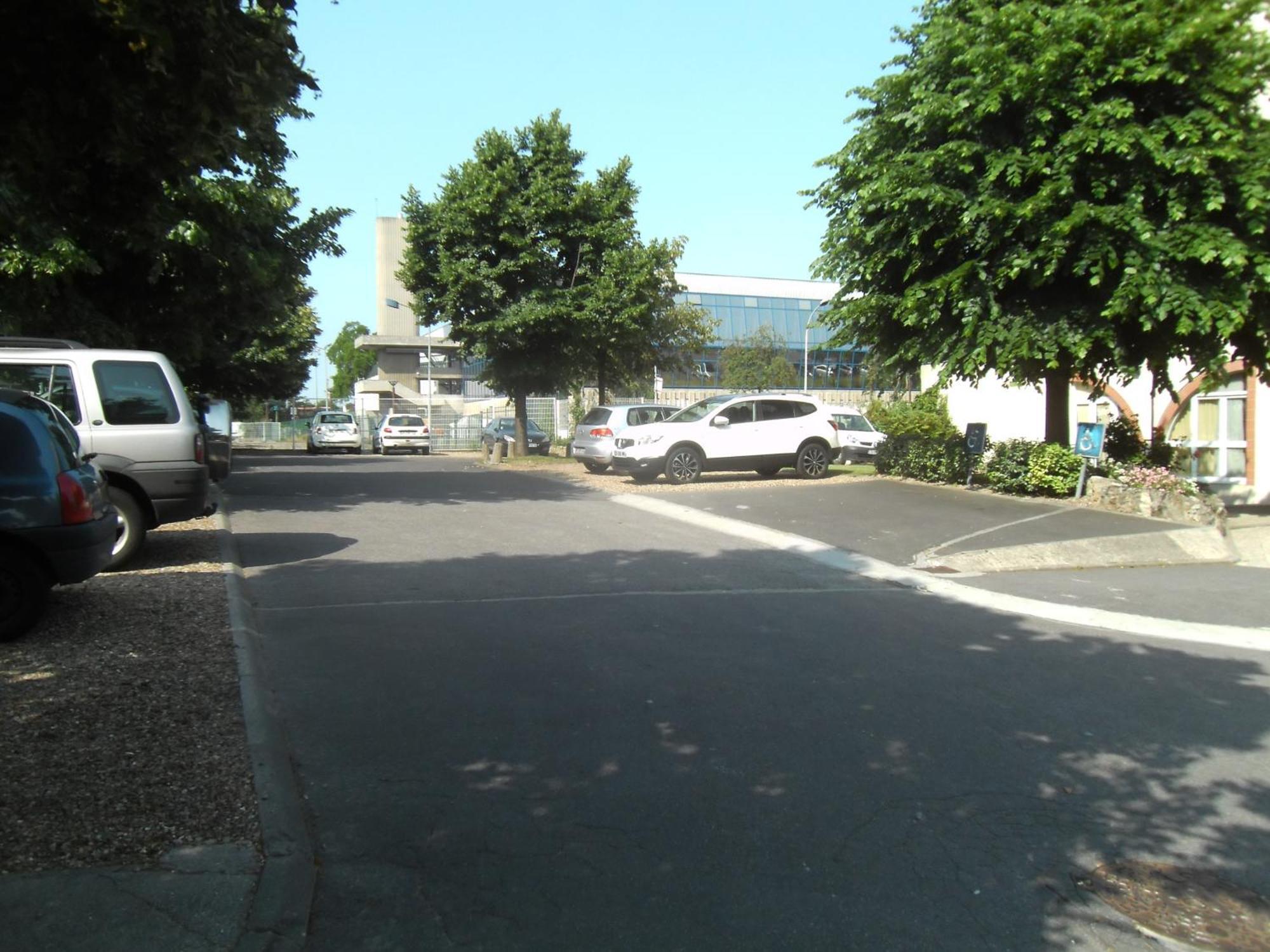 Hotel L'Amandier Nanterre Esterno foto