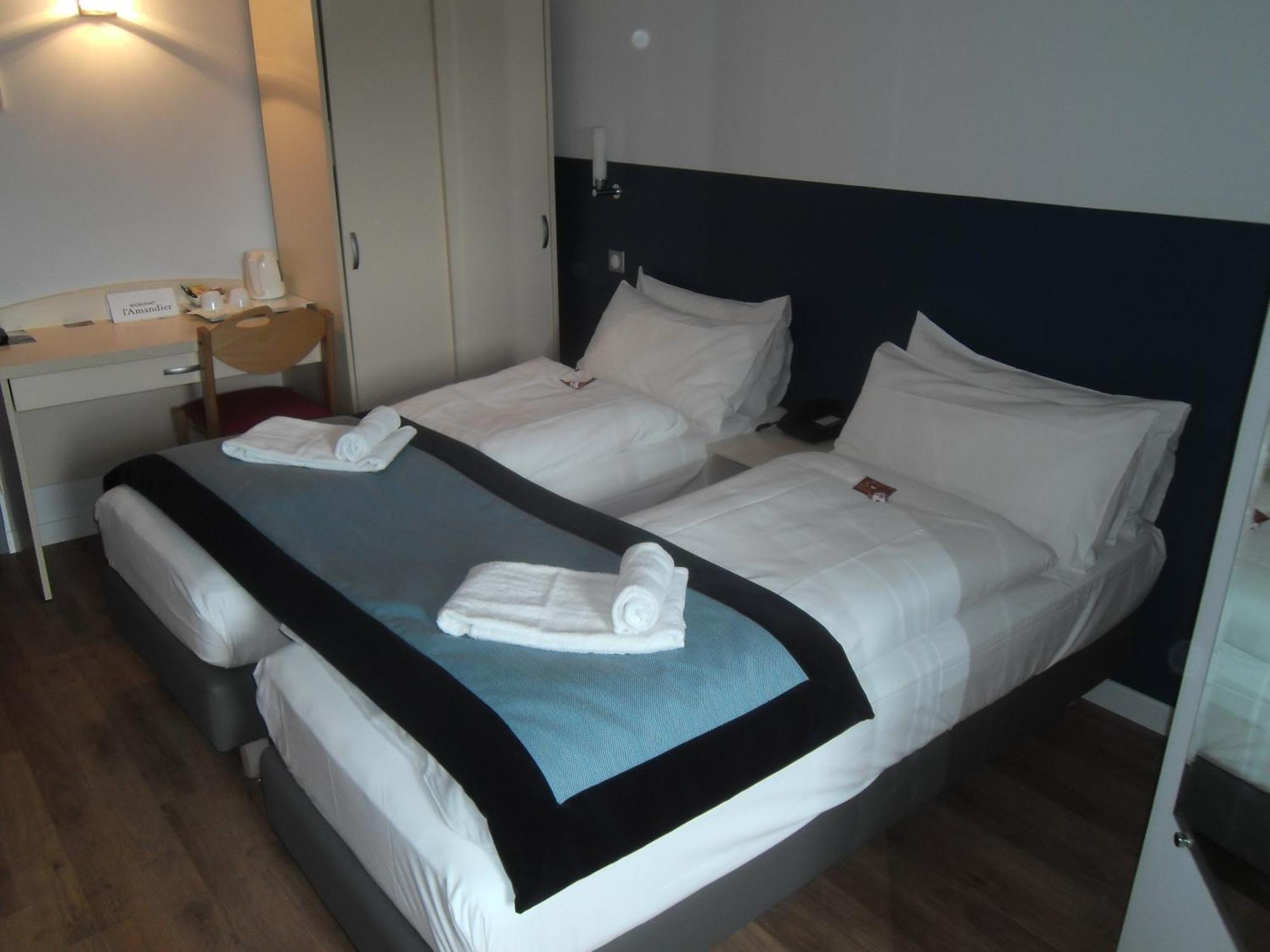 Hotel L'Amandier Nanterre Camera foto