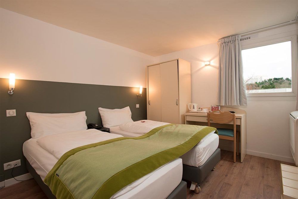 Hotel L'Amandier Nanterre Esterno foto