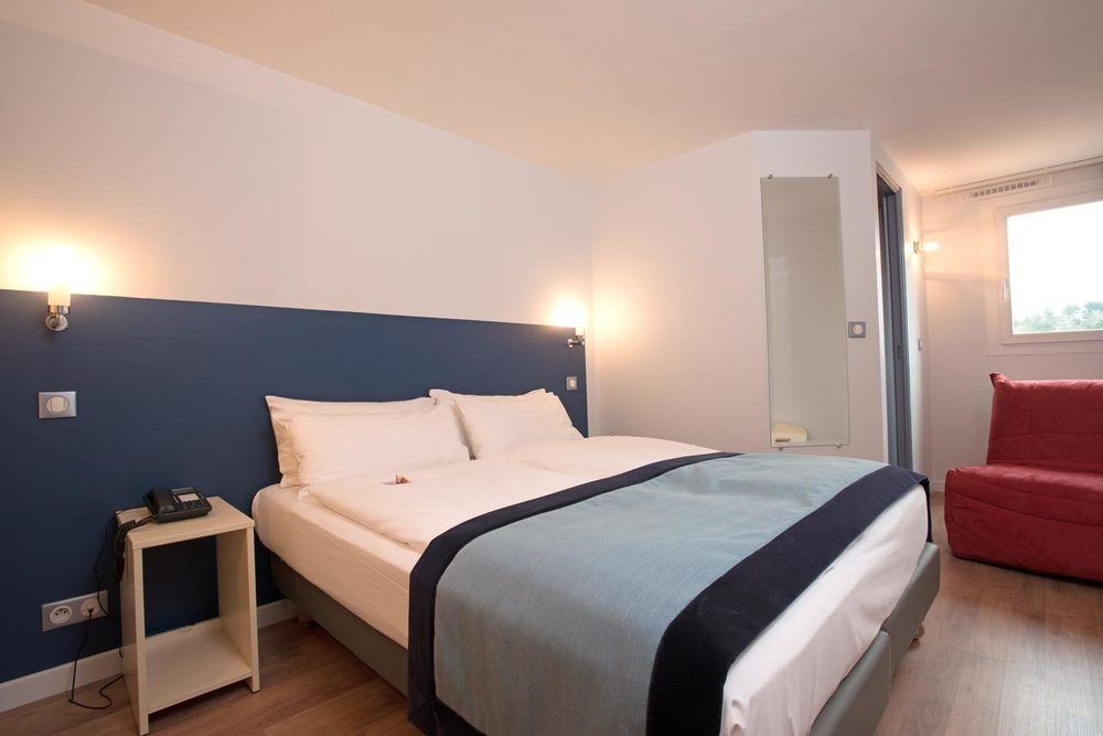 Hotel L'Amandier Nanterre Esterno foto